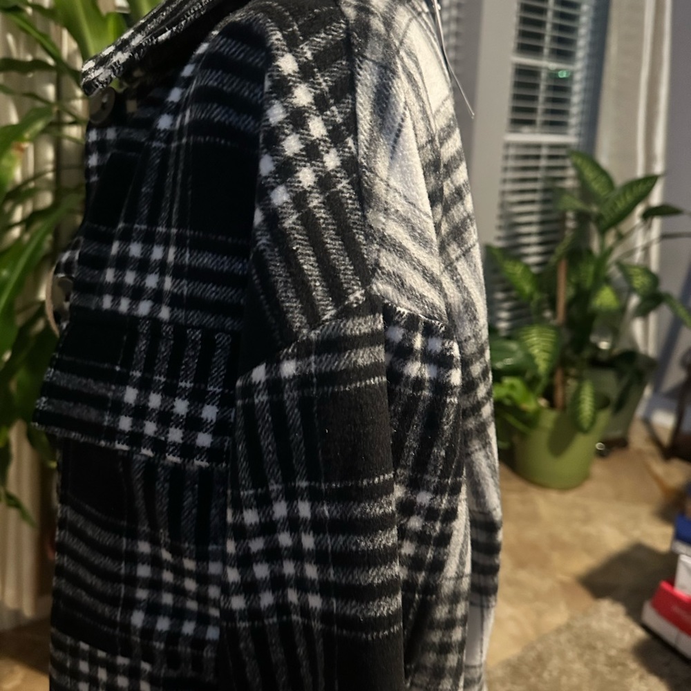 Forever 21 Shacket - Picture 5 of 8